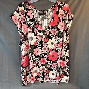 Layne Bryant women’s floral print, V-neck, cap sleeve top size 22/24 NWT